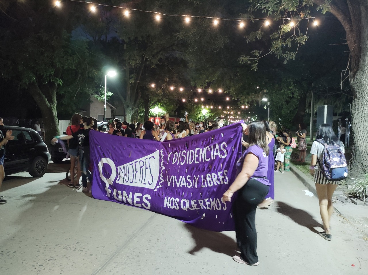 8M: Funes marcha, invita a mujeres de Rosario y se une a la lucha contra la violencia
